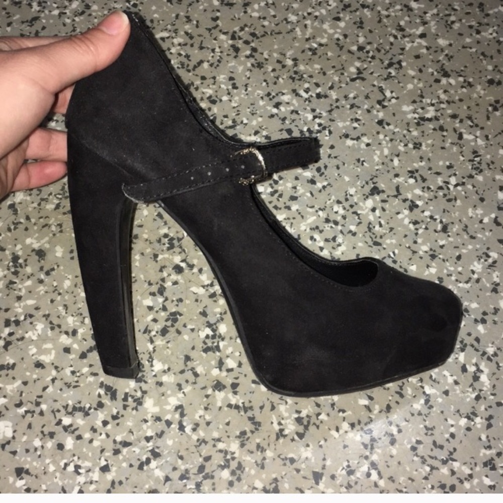 Mary Jane black pumps